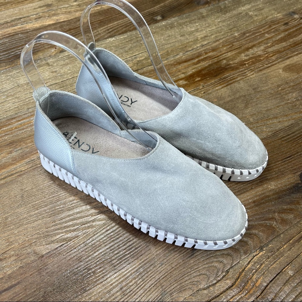 The BENDY Suede Loafers Made in California Size 38